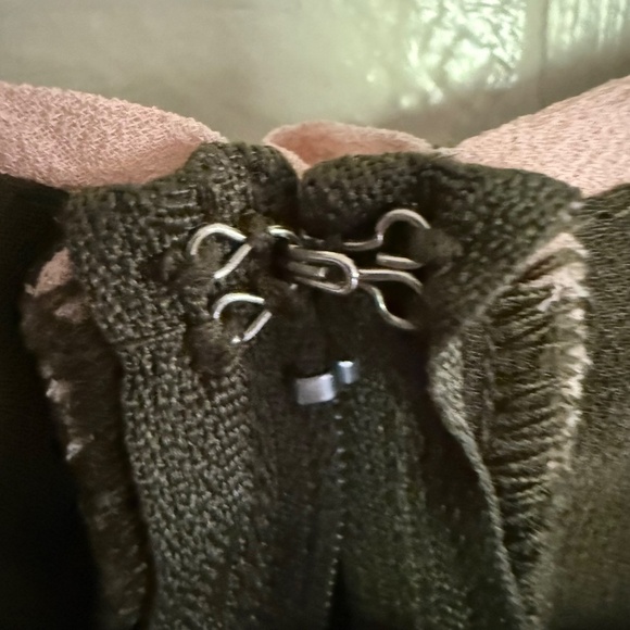 Modcloth Chiffon Olive Green Pink Short Sleeve Jumpsuit Size Medium - Picture 11 of 15